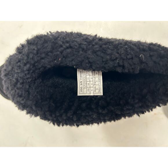 UGG Mini Braid Boots Women's in black. Size 6. NWOB - Picture 8 of 8